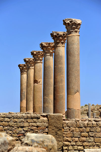A row of 6 columns, Timgad
