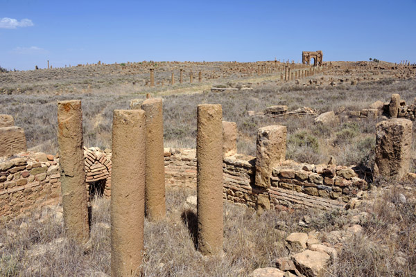 Beyond Trajan's Arch, the Decumanus Maximus turns towards the northwest