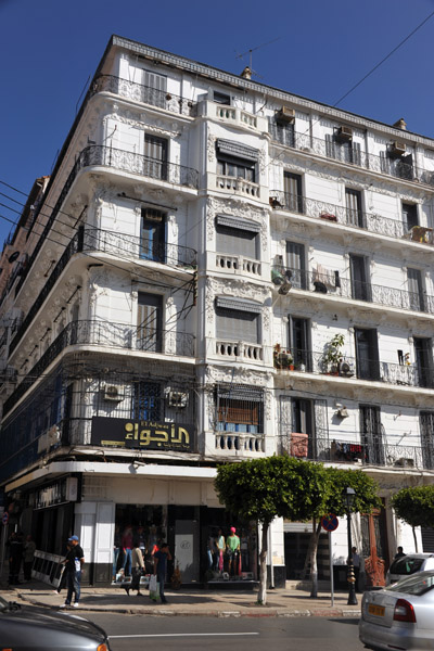 The French call Algiers la ville blanche, the white city