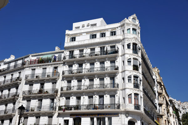 Boulevard El Khettabi at Place de la Grande Poste, Algiers-Ville Blanche