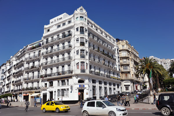 Boulevard El Khettabi at Place de la Grande Poste, Algiers-Ville Blanche