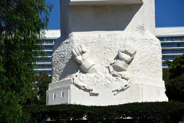 Liberation Monument, Jardin Horologe Florale