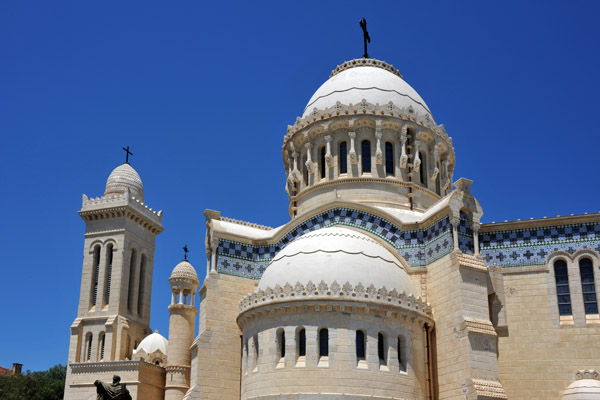 Unlike most other churches in Algiers, Notre-Dame d'Afrique remains an active Christian church 