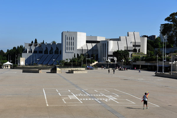Place des Martyrs with the Algerian Army Musuem