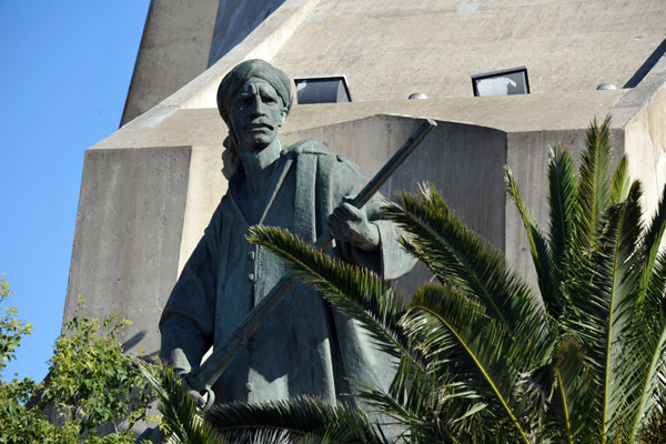 Corner statue - the first resistance to French colonialism