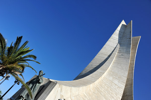 For some silly reason, the Algerian military decided that it is not proper to walk all around - or under - the monument...