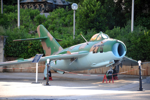 Algerian MiG-17 (#275), Places des Martyrs