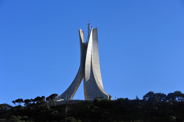 Martyr's Monument from the botanical garden, Jardin d'Essai