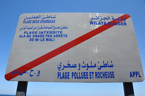 Plage Deux Chameaux - no swimming, beach polluted and rocky