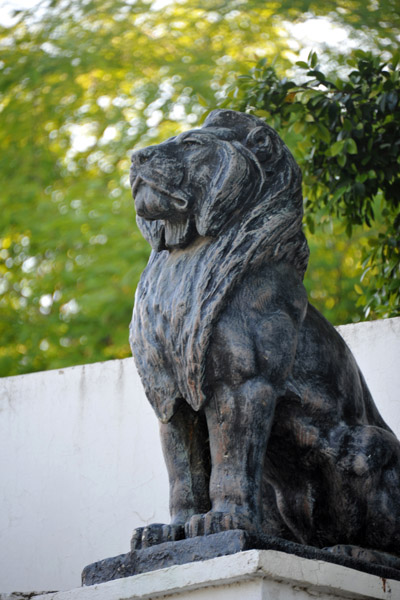 Lion sculpture, Jardin d'Essai