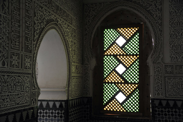 Keyhole arch fitted with a geometric stained glass window, Mechouar Palace