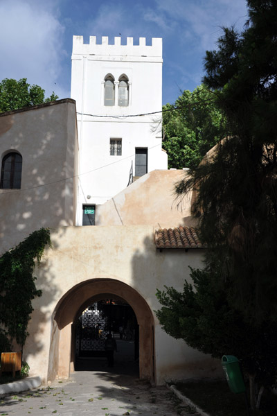 Inside the main gate of the Mechouar, early morning