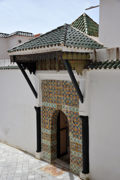 Entrance to the tomb of the sufi mystic 
