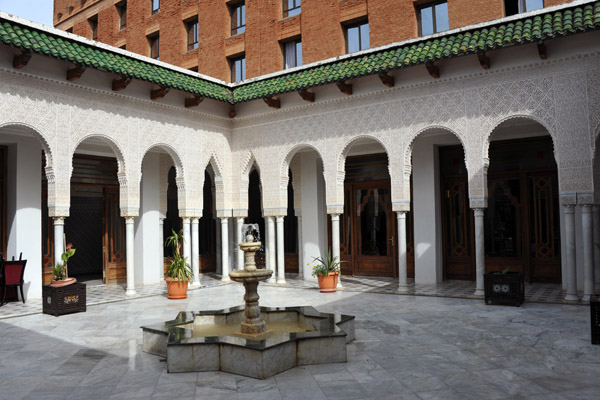 Andalusian-style courtyard, Htel Les Zianides