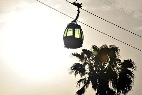 A gondola runs from Parc du Grand Bassin to the top of the Plateau Lalla Setti