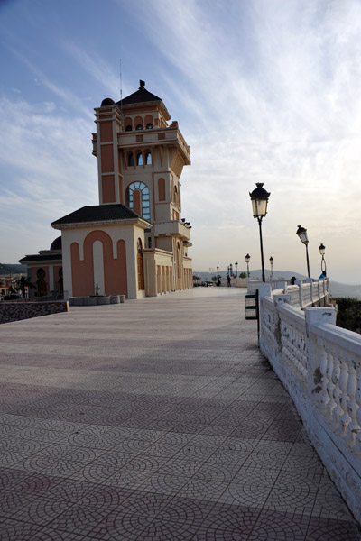 Promenade along the rim of Lalla Setti