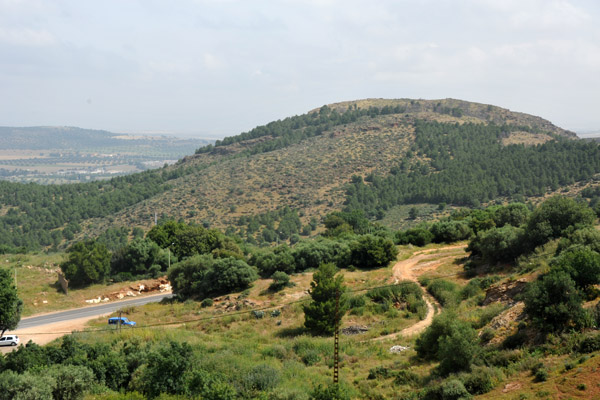 Immediately to the east of Tlemcen, the train enters an area of beautiful hills