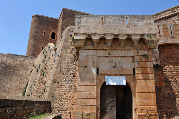 The main gate to Fort Santa Cruz