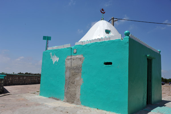 Small mosque at the top of Jebel Murdjadjo