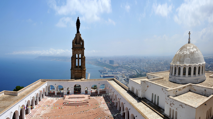 The Church of Santa Cruz seems to be aligned facing Jerusalem to the east