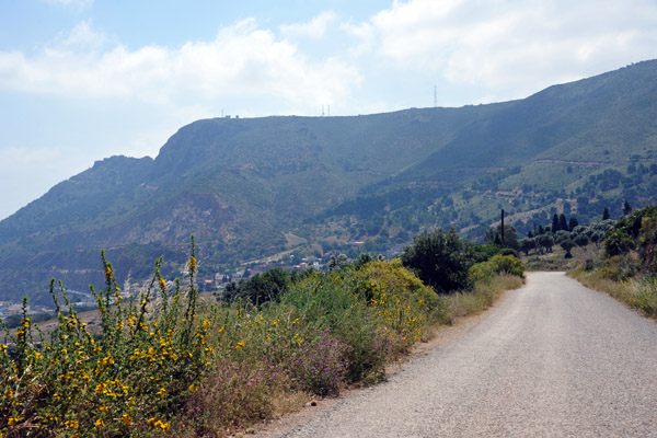 Back road connecting the Corniche Superieur with the Roseville