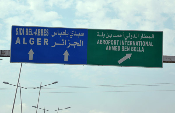Exit here for Oran's Aéroport International Ahmed ben Bella