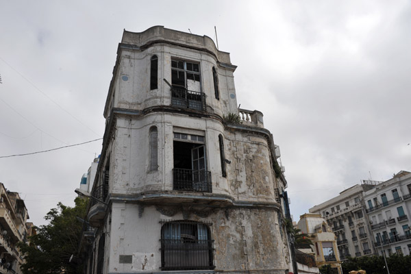 Fixer Upper, Prime Location, Oran