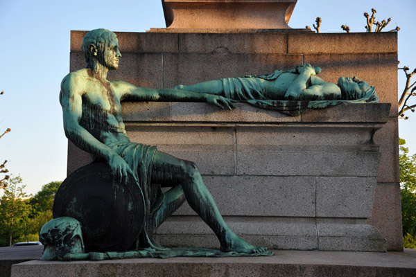 Monument du Souvenir, Place de la Constitution, Luxembourg 