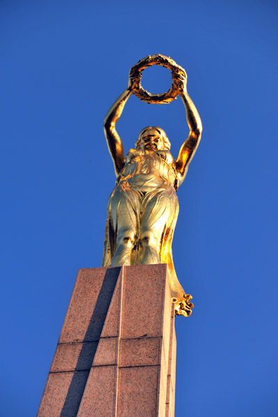 Monument du Souvenir, Place de la Constitution, Luxembourg 