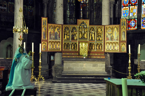 Lautel de saint Perpte dans la collgiale Notre-Dame  Dinant