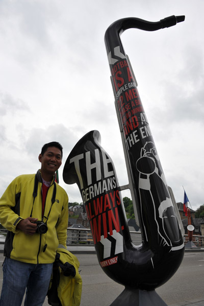 Dennis and a painted saxophone, Dinant