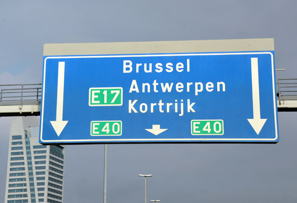 In Belgium, you can tell if you're in Flanders or Wallonia by the language used on roadsigns 