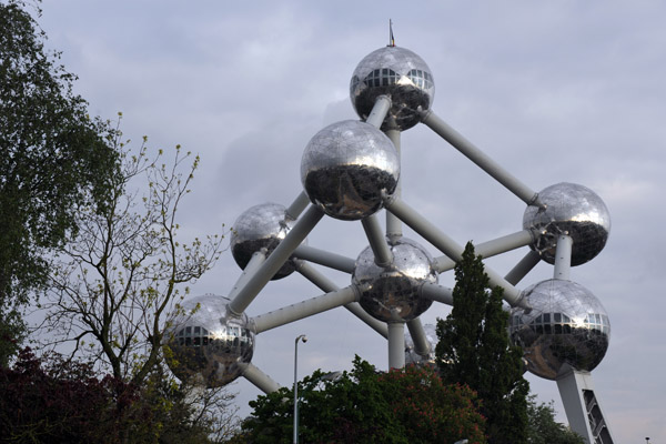 The Atomium represents an iron crystal magnified 165 billion times