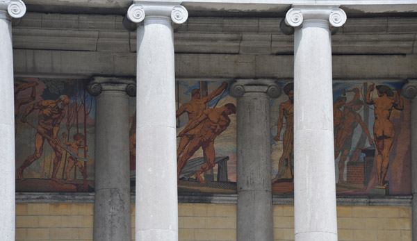 Colonnade and mosaic frieze - The Glorification of Peaceful and Heroic Belgium
