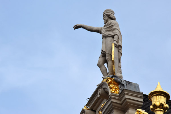 Sculpture on the roof of La Chaloupe d'Or, Grand Place