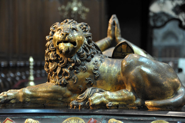 Lion at the foot of the effigy of Charles the Bold