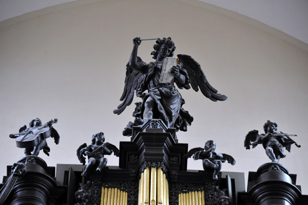 Heavenly musicians on top of the organ, Sint-Salvatorskathedraal, Brugge