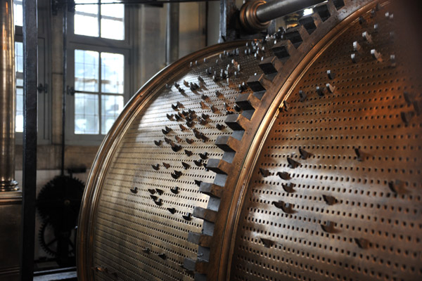 Mechanical wheel with pins to ring the various bells at it turns, Belfort of Bruges