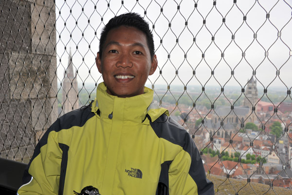 Dennis on top of the Belfort after 366 steps, Brugge