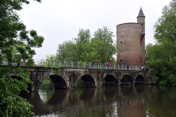 Minnewaterbrug and Poertoren (Powder Tower), Brugge
