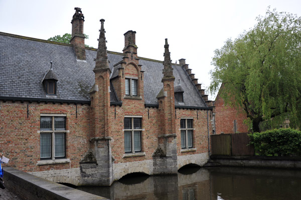 Sashuis, historic canal lock house at the Begijnhof, Bruges