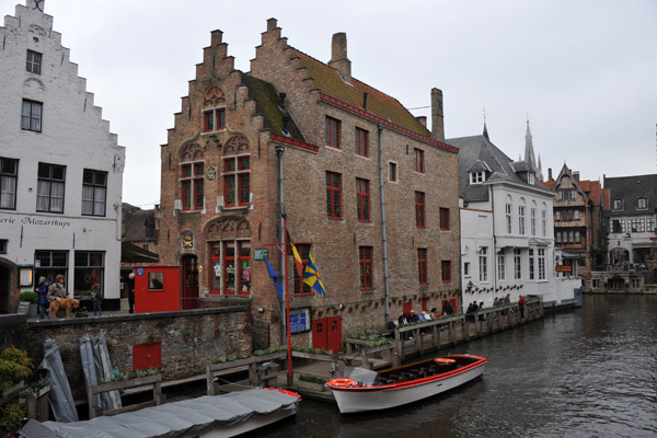 Steenhouwersdijk, back side of Huidenvettersplein, Brugge
