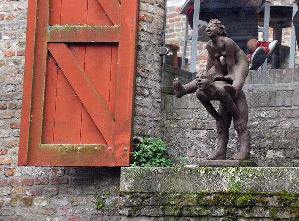 Small statue of Leapfrog, Bourgondisch Hof. Brugge