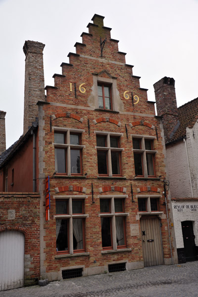 1669 B&B, Sint-Salvatorskerkhof, Brugge