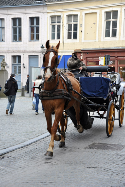 Horse and carriage, Mariastraat, Brugge