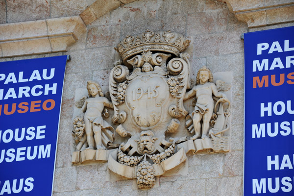 Palau March, Plaça de la Reina, 1945