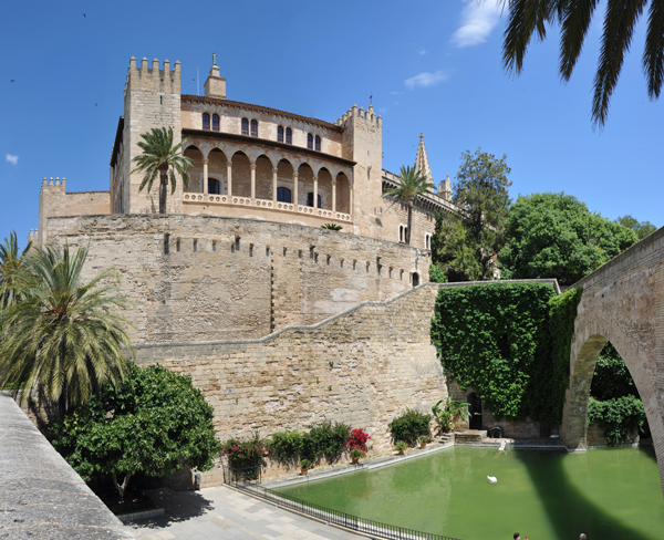 Palau Reial de lAlmudaina with the Arc de sa Drassana