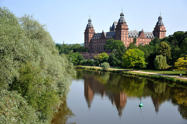 Continuing by bicycle along the Main Radweg heading from Aschaffenburg to Miltenberg