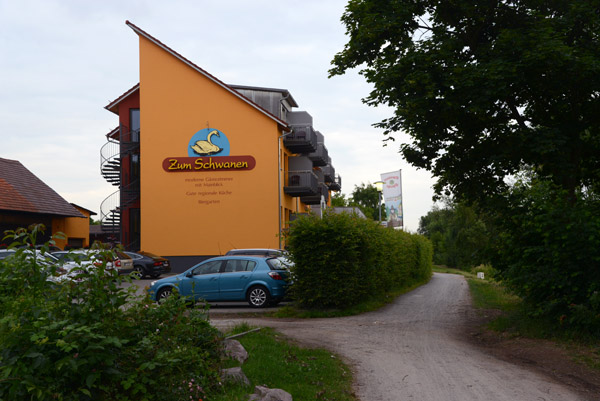 Zum Schwanen, a guest house/beer garden on the Main River Bike Trail at Kleinostheim
