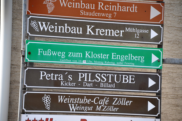 Signs for wineries around Großhaubach
